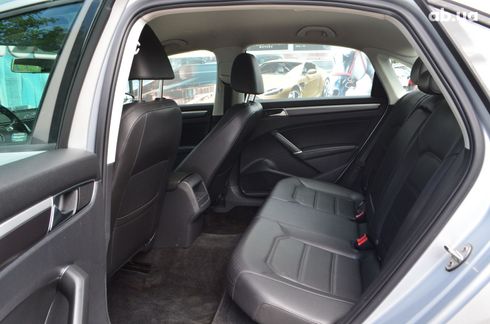 Volkswagen Passat 2018 серый - фото 15