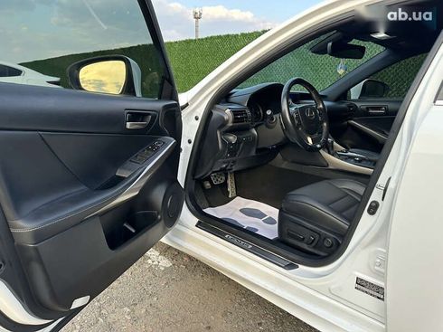 Lexus IS 2019 - фото 8