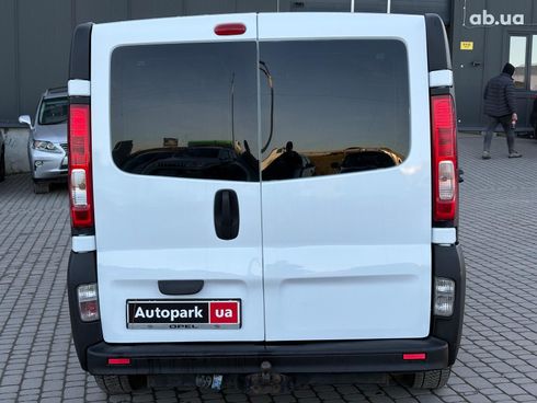 Opel Vivaro 2009 белый - фото 8