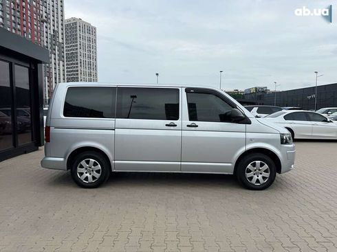Volkswagen Multivan 2012 - фото 7
