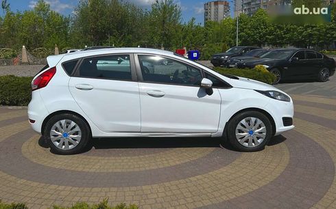 Ford Fiesta 2016 - фото 8