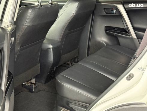 Toyota RAV4 2015 белый - фото 27