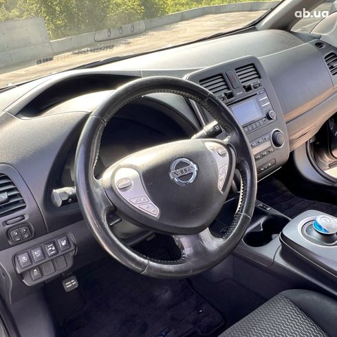 Nissan Leaf 2015 серебристый - фото 10