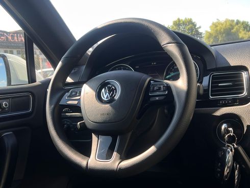 Volkswagen Touareg 2015 белый - фото 5