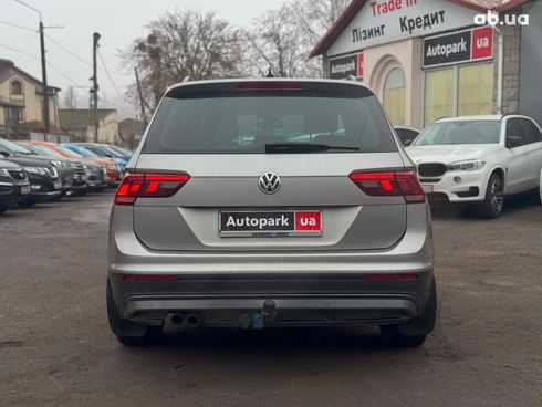 Volkswagen Tiguan 2016 серый - фото 9