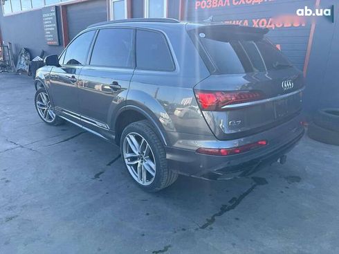 Audi Q7 2021 - фото 6