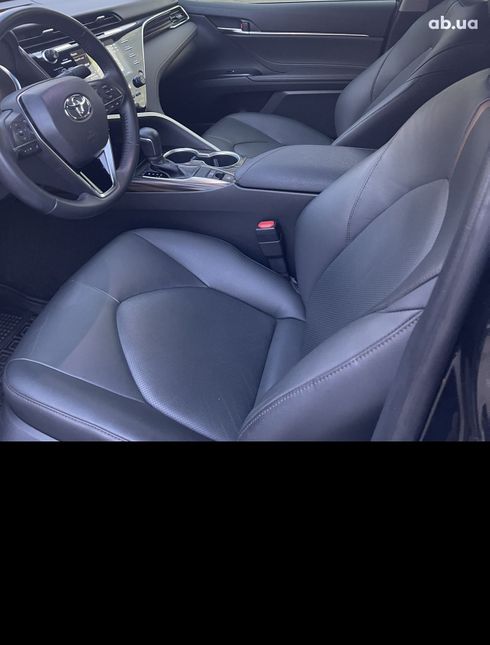 Toyota Camry 2018 черный - фото 8