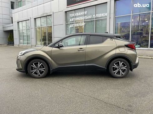 Toyota C-HR 2022 - фото 4