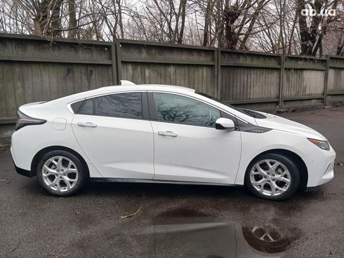 Chevrolet Volt 2017 белый - фото 4