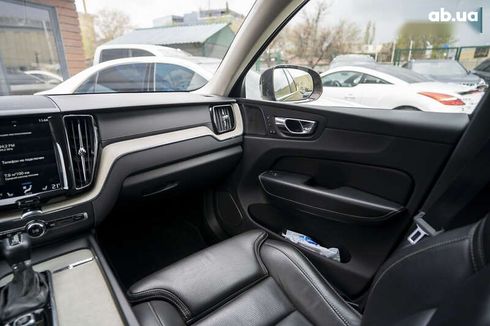 Volvo XC60 2018 - фото 25
