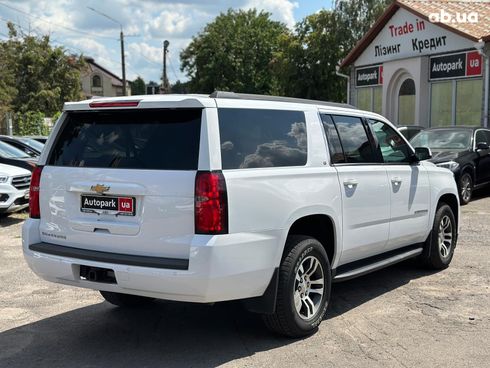 Chevrolet Suburban 2019 белый - фото 14