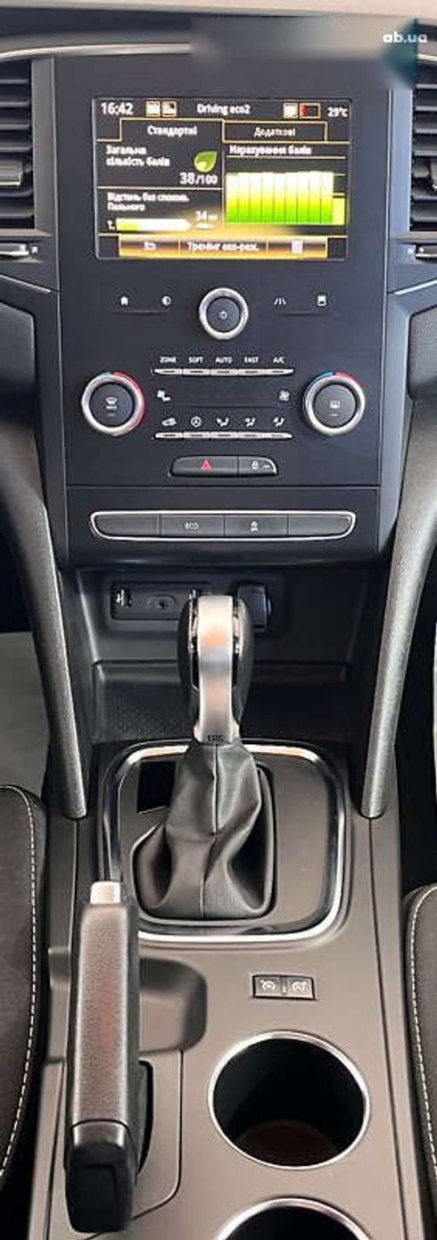 Renault Megane 2019 - фото 15