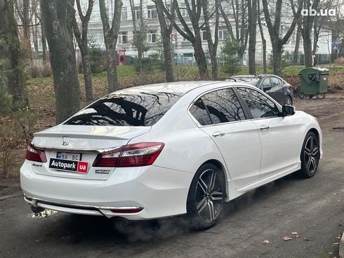 Honda Accord 2016 белый - фото 12