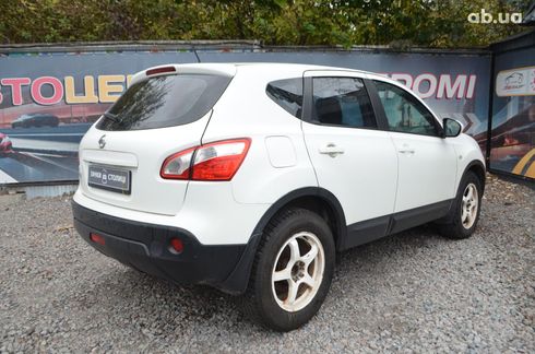 Nissan Qashqai 2011 белый - фото 4