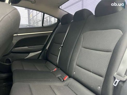 Hyundai Elantra 2019 - фото 16