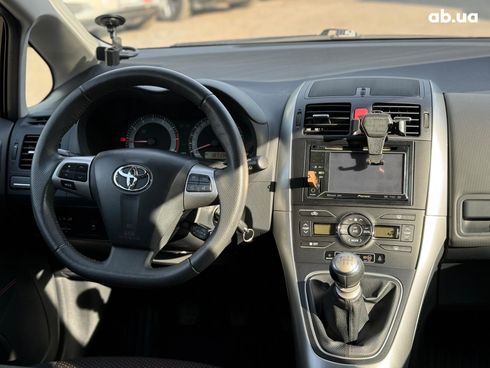 Toyota Auris 2010 черный - фото 24