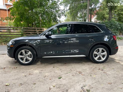 Audi Q5 2020 серый - фото 15