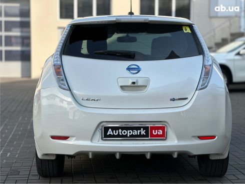 Nissan Leaf 2015 белый - фото 6