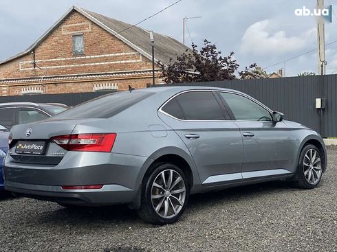 Skoda Superb 2017 - фото 21