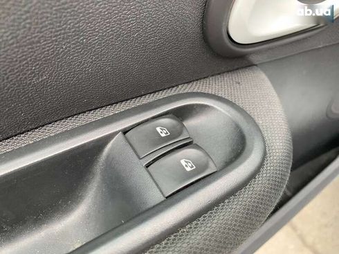 Renault Clio 2012 - фото 15