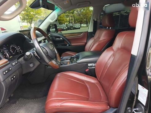 Lexus LX 2017 - фото 12