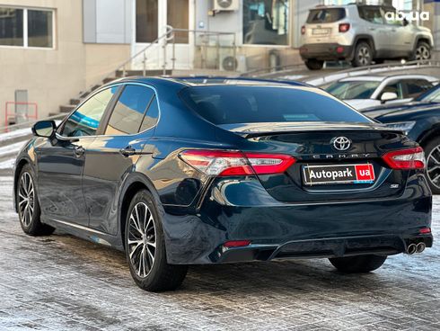 Toyota Camry 2018 черный - фото 8