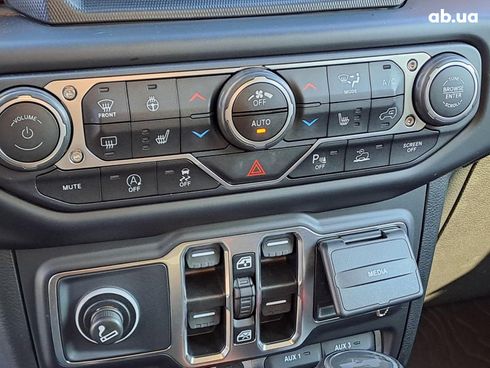 Jeep Wrangler 2023 белый - фото 17