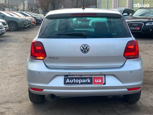 Volkswagen Polo 2015 серый - фото 11