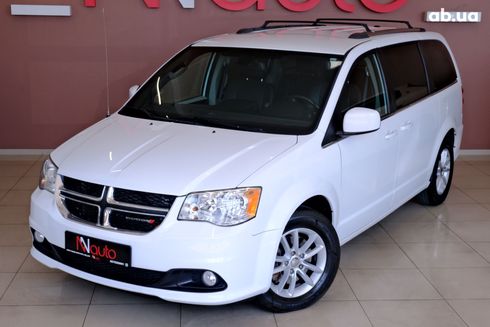 Dodge Caravan 2018 белый - фото 2