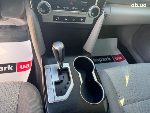 Toyota Camry 2012 серый - фото 21