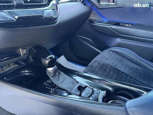 Toyota C-HR 2017 - фото 12