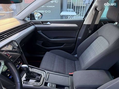 Volkswagen Passat 2020 - фото 21