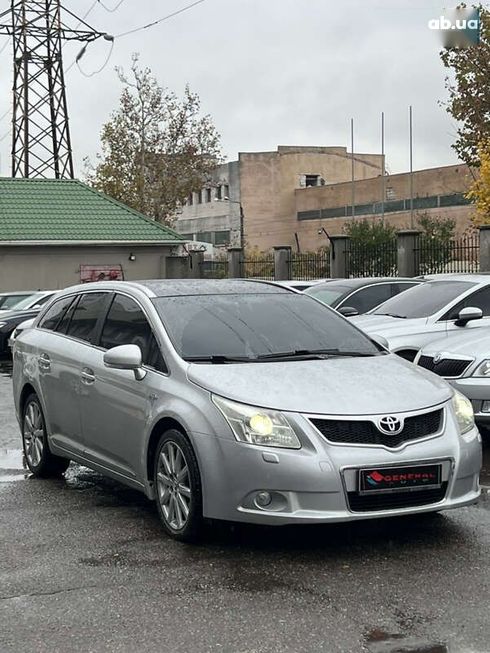 Toyota Avensis 2009 - фото 2