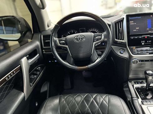 Toyota Land Cruiser 2017 - фото 28