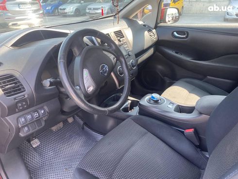 Nissan Leaf 2015 красный - фото 17