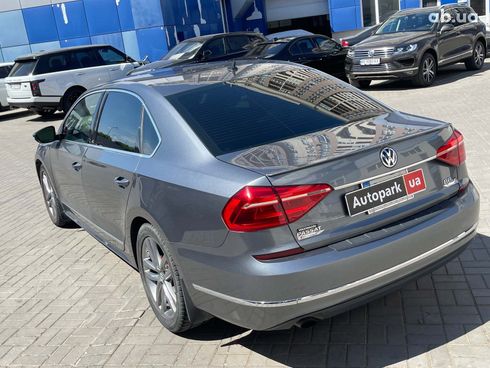 Volkswagen Passat 2016 серый - фото 17