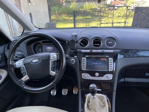 Ford Galaxy 2010 вишневый - фото 14