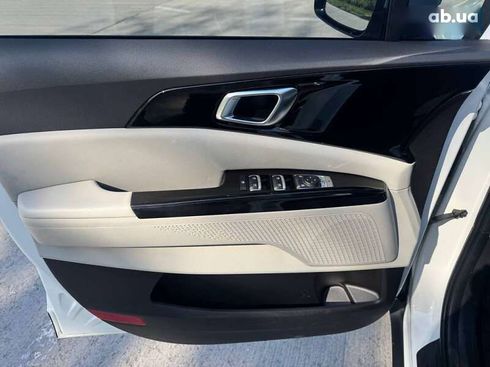 Kia Carnival 2023 - фото 12