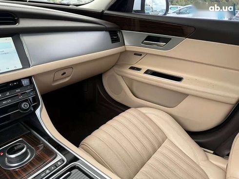 Jaguar XF 2017 - фото 27