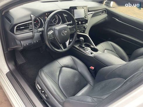 Toyota Camry 2021 - фото 8