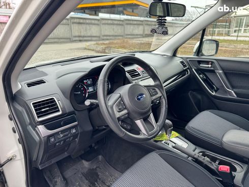 Subaru Forester 2016 белый - фото 17