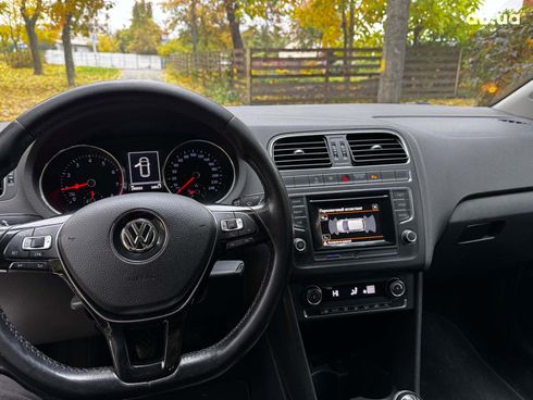Volkswagen Polo 2015 белый - фото 21