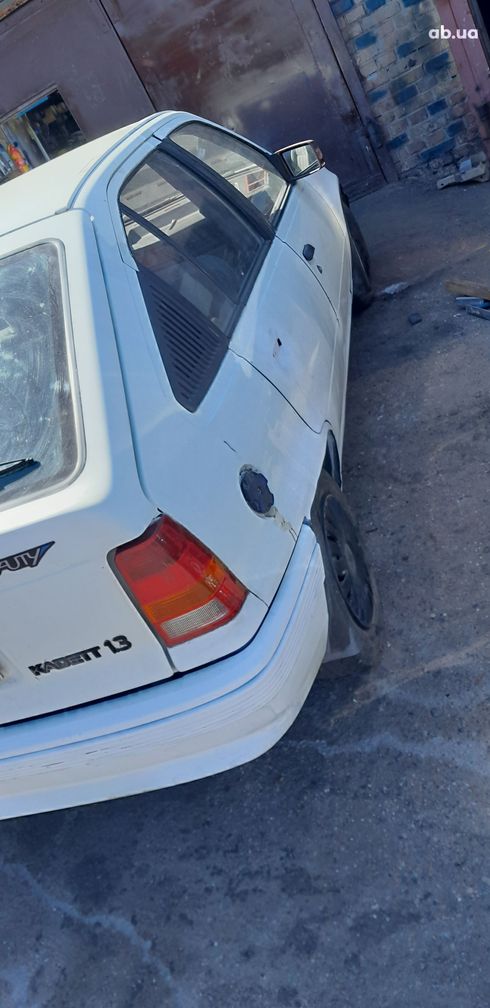 Opel Kadett 1987 белый - фото 7