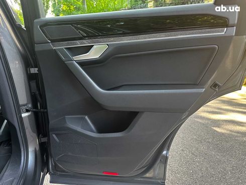 Volkswagen Touareg 2021 серый - фото 27
