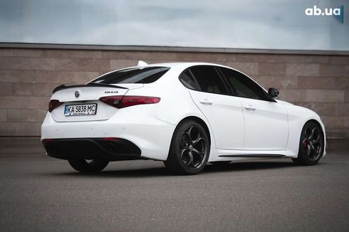 Alfa Romeo Giulia 2019 - фото 3