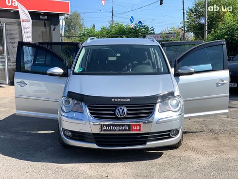 Volkswagen Touran 2010 серый - фото 9