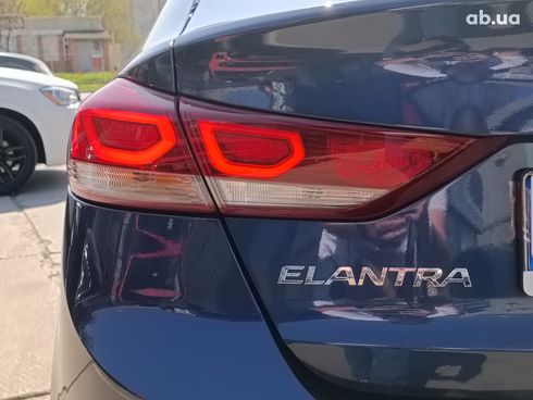 Hyundai Elantra 2017 синий - фото 26