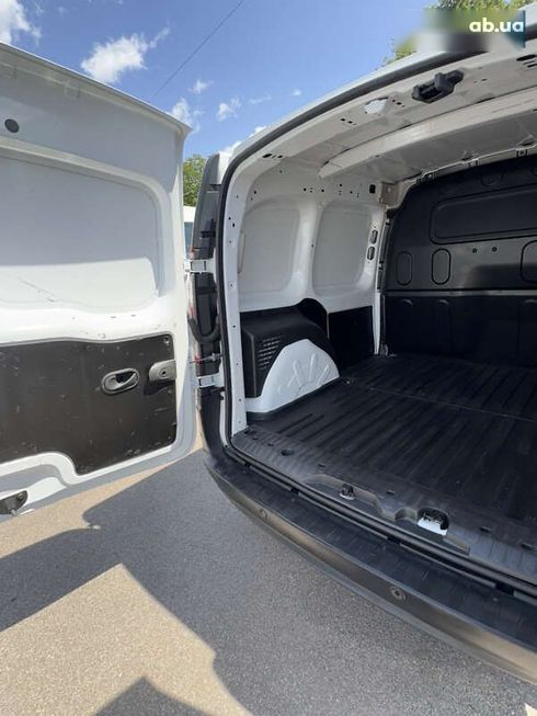 Renault Kangoo 2021 - фото 30