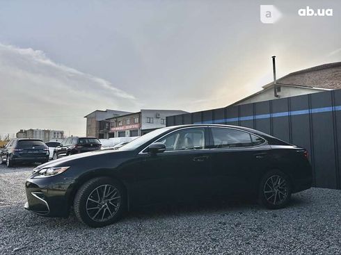 Lexus ES 2018 - фото 12