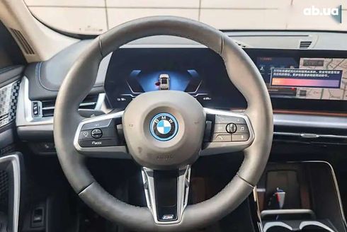 BMW iX1 2023 - фото 8